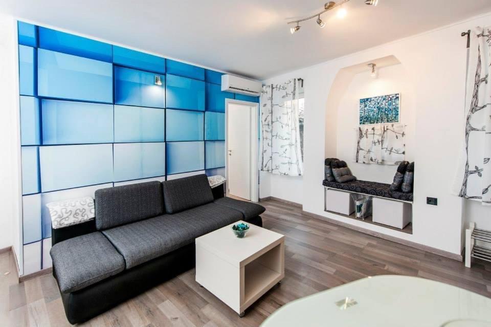 Apartman Puzzle โรวีน ภายนอก รูปภาพ