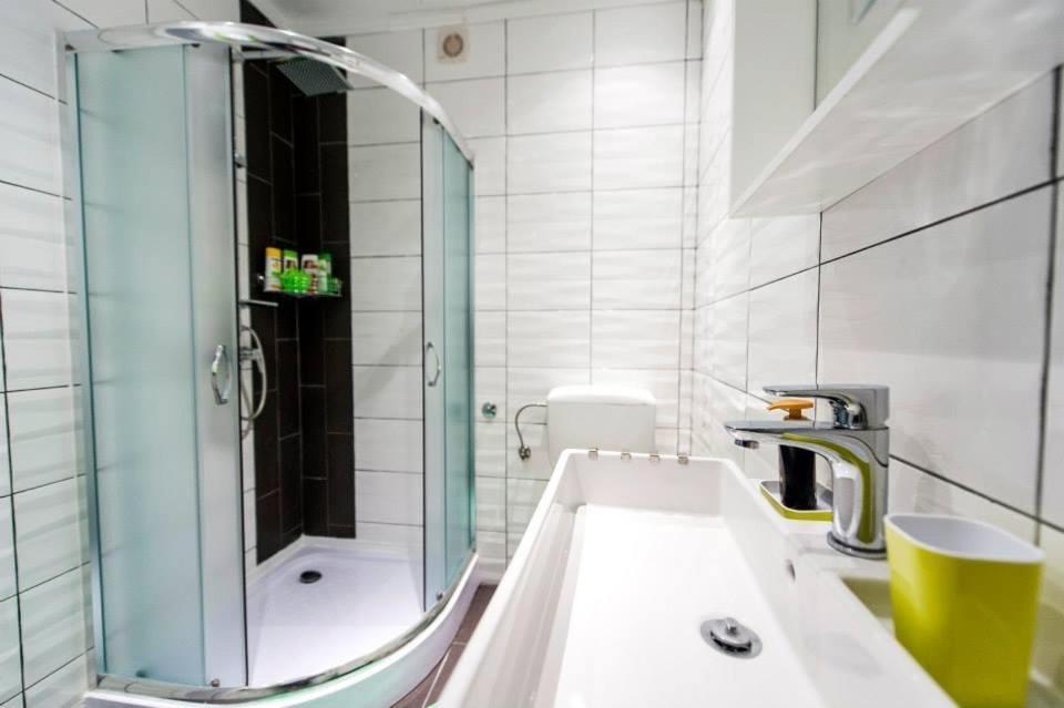 Apartman Puzzle โรวีน ภายนอก รูปภาพ