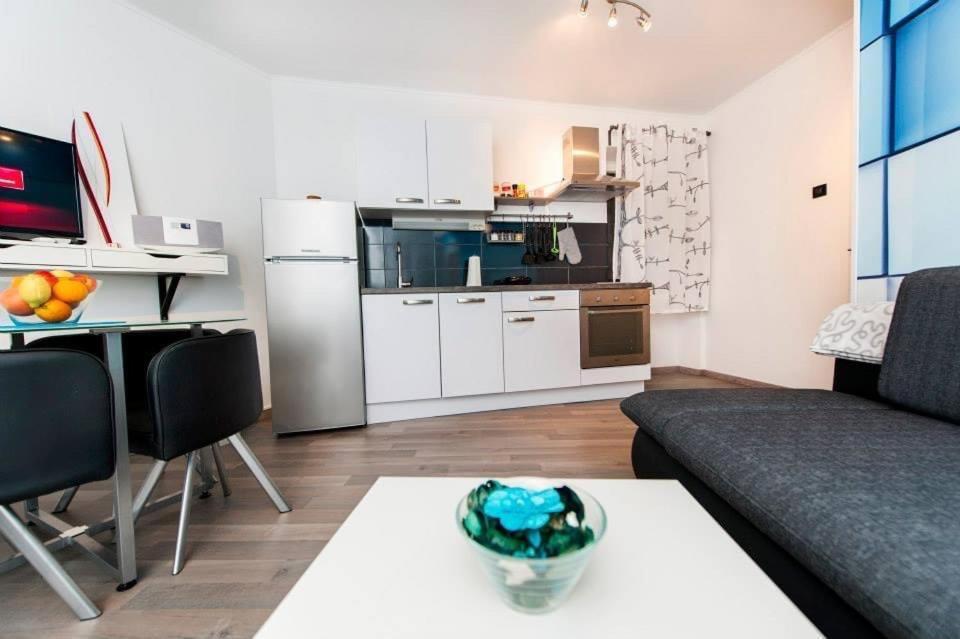 Apartman Puzzle โรวีน ภายนอก รูปภาพ