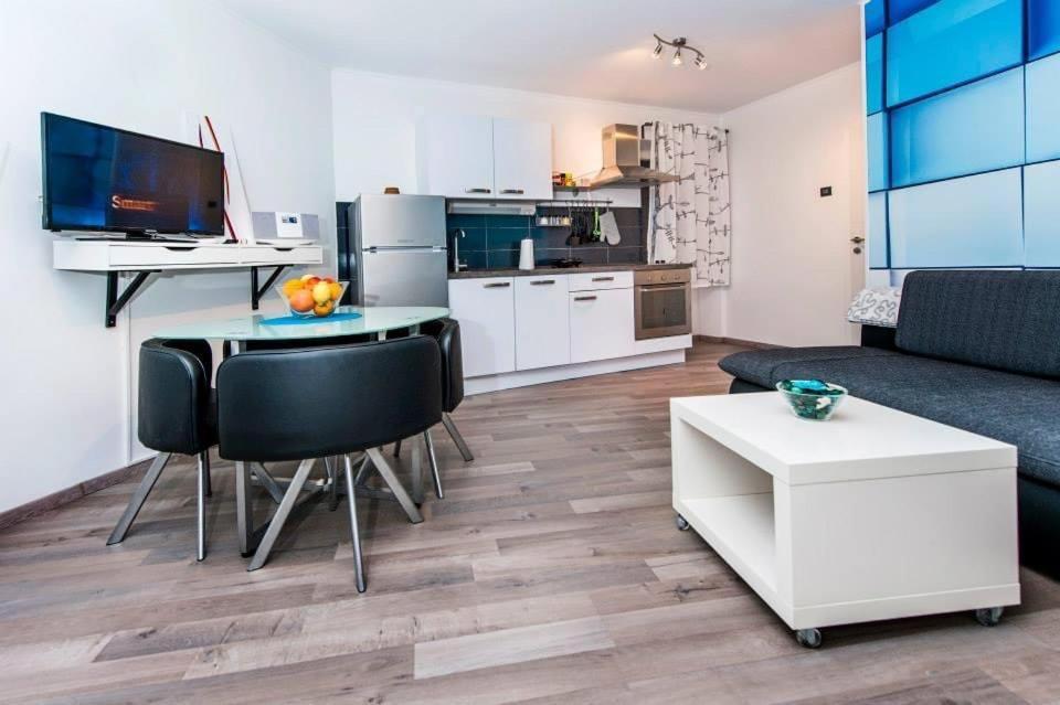 Apartman Puzzle โรวีน ภายนอก รูปภาพ